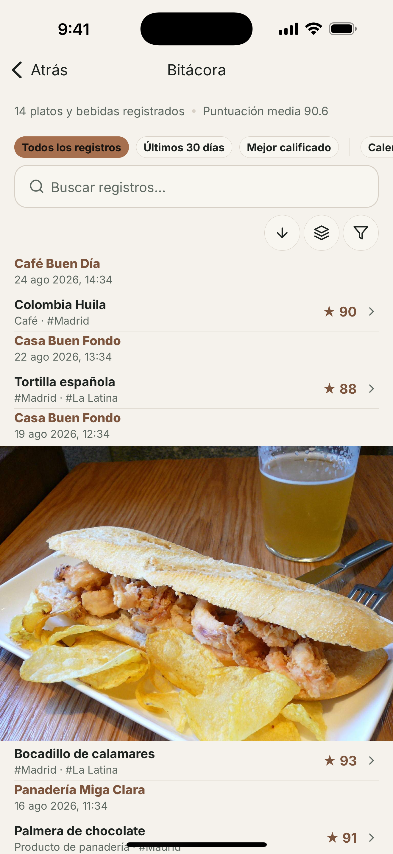 Bitácora personal con platos, bebidas, puntuaciones y lugares registrados.